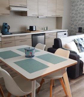 Falaise Apartamento | La Falaisienne - Appartement pour 4 au cœur de Falaise - "Larès"