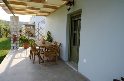 Gythio Apartamento | La Familia Luxury Private Maisonettes near the sea