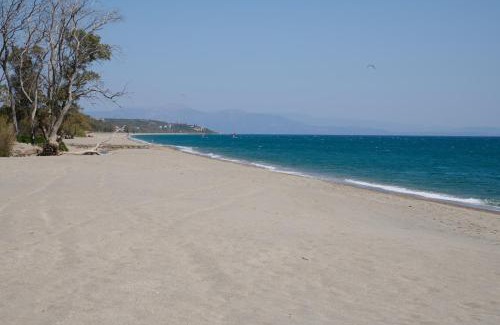 Gythio Apartamento | La Familia Luxury Private Maisonettes near the sea