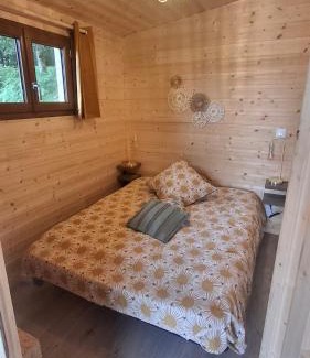 Saint-Gilles-du-Mene Casa | La ferme de beau soleil Gîte et cabanes
