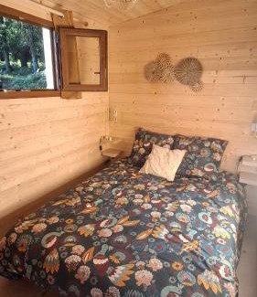 Saint-Gilles-du-Mene Casa | La ferme de beau soleil Gîte et cabanes