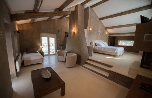 Malaucene Hotel | La Ferme Du Gros Noyer