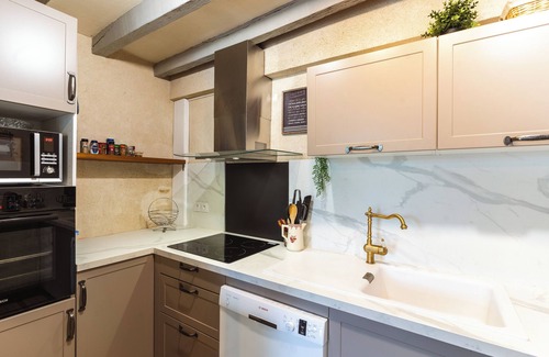 Saint-Georges-sur-Cher Casa | La Fernandière : Loire Valley Historic Home, Garden & Swimming Pool, Sleeps 7