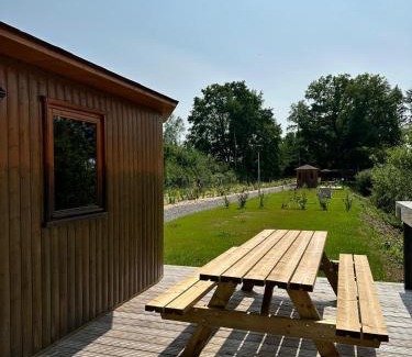 Roye Chalet De Esquí | La Feuille - Cabane isolée avec vue sur étang, terrasse privée & pêche