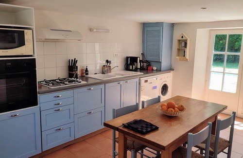 Bourneau Casa | La Forêt Cottage en Château de Bourneau con piscina privada y jardín