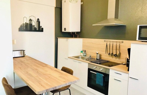 Montlucon Apartamento | La Forêt Urbaine ~ Terrace ~ Air Conditioning