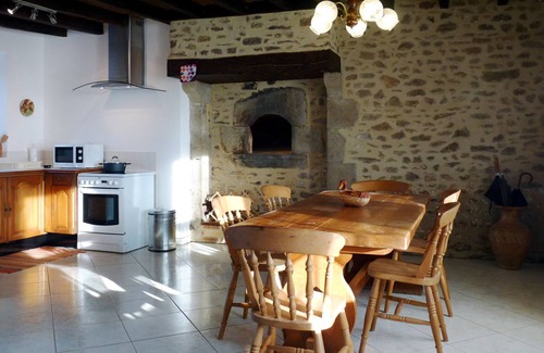 Saint-Thomas-de-Courceriers Casa | La Goupillère, farmhouse and extensive grounds in a tranquil country setting