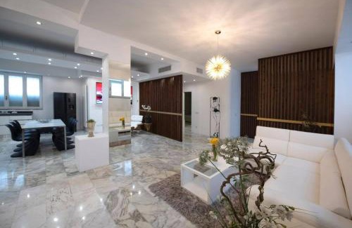 Zona Solari Apartamento | La Galleria