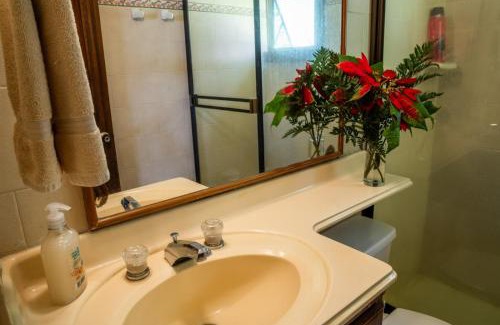 Yumbo Casa | La Garza Birding Lodge