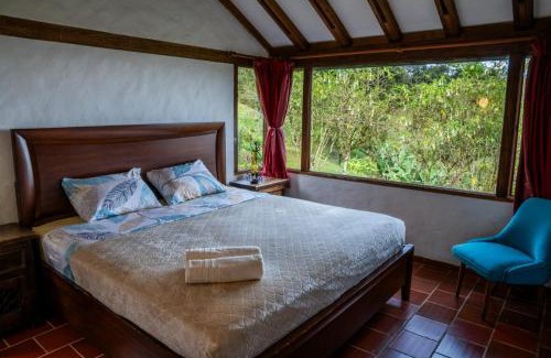 Yumbo Casa | La Garza Birding Lodge