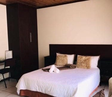 Emfuleni Casa | La Gracia Guesthouse