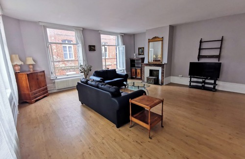 Hesdin Casa | La grande Hesdinoise - sleeps 6 near the square and its shops