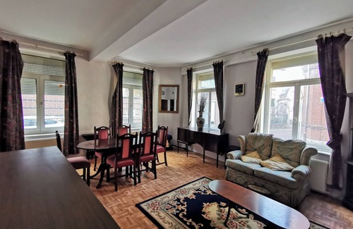 Hesdin Casa | La grande Hesdinoise - sleeps 6 near the square and its shops