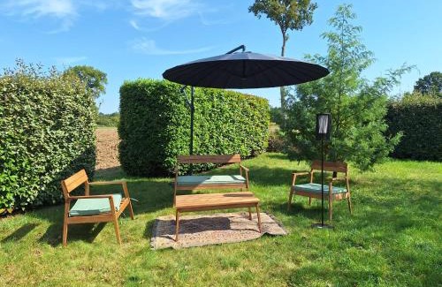 Bonnemain Casa | La grande maison dans la prairie
