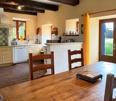 Bonnemain Casa | La grande maison dans la prairie