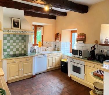 Bonnemain Casa | La grande maison dans la prairie