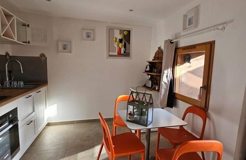 Cuers Casa | La Grange du Vendangeur, in the heart of organic vineyards.