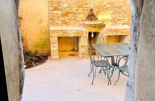 Cuers Casa | La Grange du Vendangeur, in the heart of organic vineyards.