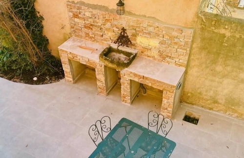 Cuers Casa | La Grange du Vendangeur, in the heart of organic vineyards.