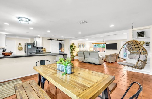 Sarasota Casa | La Hacienda/heated pool, hot tub, 6 mi to beach