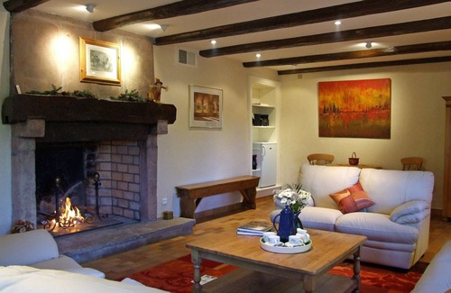 Freland Casa | La Haute Grange "Le Châtaignier" spacious gîte for 4, garden and beautiful views.