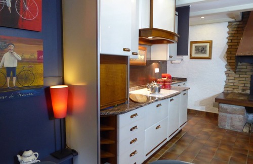 Freland Casa | La Haute Grange "Le Châtaignier" spacious gîte for 4, garden and beautiful views.
