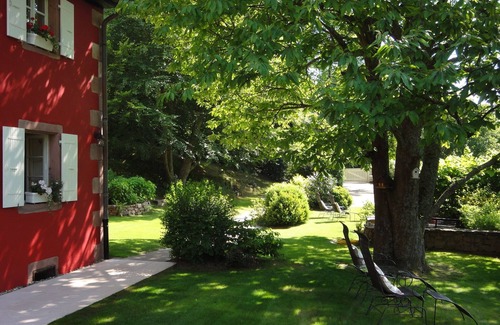 Freland Casa | La Haute Grange "Le Châtaignier" spacious gîte for 4, garden and beautiful views.