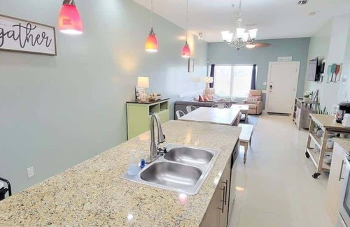 South Padre Island Condominio | La Isla F102 2 Bedroom Condo by RedAwning