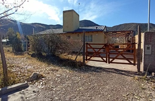 Salto Chalet De Esquí | LA JARILLERA
