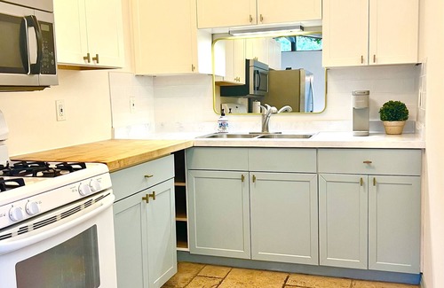 Village of La Jolla Cabaña | La Jolla Sea Cottage - walk to the beach and downtown