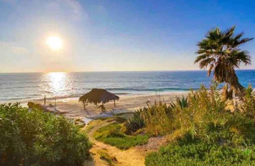 Beach Barber Tract Casa | La Jolla Townhouse steps away from Windansea beach
