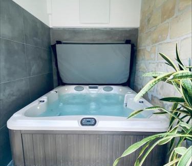 Saint-Bruno - Saint-Victor Apartamento | La King Le 50 Suites and SPA
