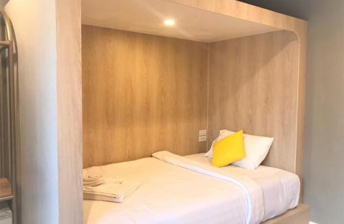 Downtown Krabi Cama Y Desayuno | La La Moon Krabi Poshtel'n' Pool