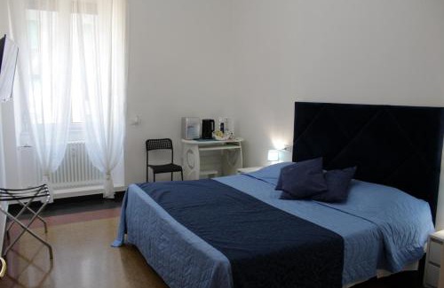 San Teodoro Casa | LA LANTERNA DI ANGELO rent rooms and apartments free parking on the street front