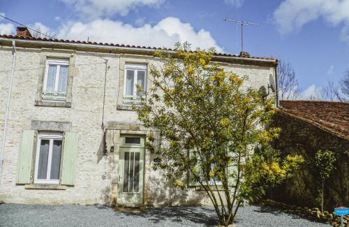 La Caillere-Saint-Hilaire Casa | LA LAUJÈRE IVIE - Gîte & Piscine privative