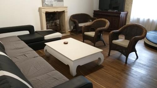 La Caillere-Saint-Hilaire Casa | LA LAUJÈRE IVIE - Gîte & Piscine privative