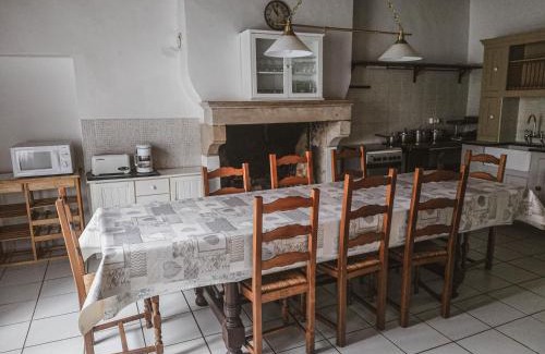 La Caillere-Saint-Hilaire Casa | LA LAUJÈRE IVIE - Gîte & Piscine privative