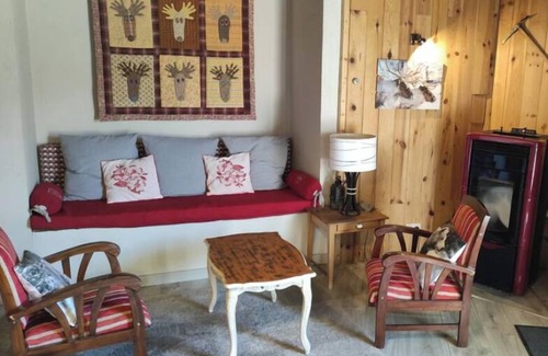 La Llagonne Casa | La Llagonne: village house in the mountains.
