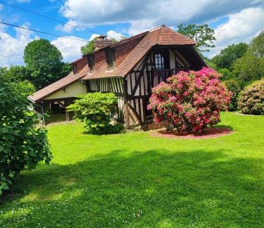 Quetteville Casa | La longère dans la prairie