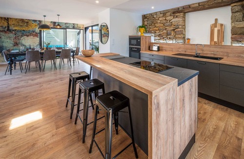 Tregunc Casa | La Longère du Verger, Maison de 200m2 Avec Piscine Intèrieure, et Plage à Pied