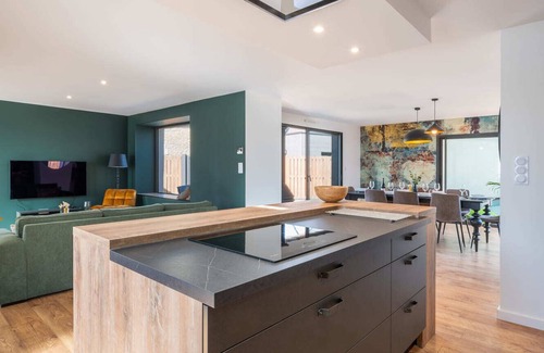 Tregunc Casa | La Longère du Verger, Maison de 200m2 Avec Piscine Intèrieure, et Plage à Pied