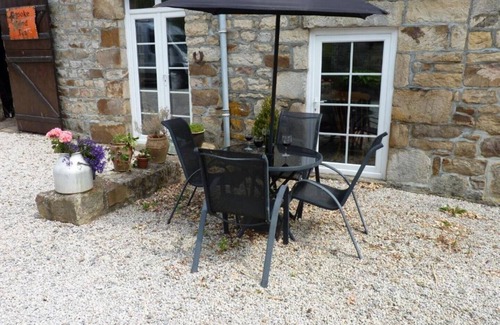 Lonlay-l'Abbaye Casa | La Longere a tranquil, rural stone cottage, cosy and comfortable. All inclusive