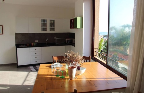 Batroun Apartamento | La Luna Luz - Full 1BR Apt w/ Balcony – Seaside at Bahsa Bay Beach, Batroun.