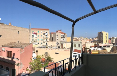 Cagliari Apartamento | La Luna two-bedroom apartment with terrace in the center