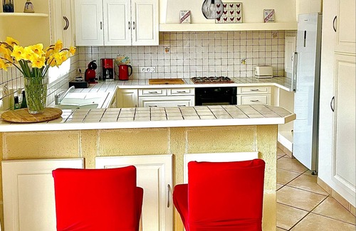 Puynormand Villa | La Méridienne, Indoor swimming pool Car park, bowling alley, outdoor kitchen, park