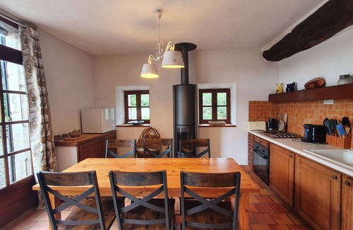 Portes-en-Valdaine Cabaña | La Magnanerie: Provencal setting with swimming pool