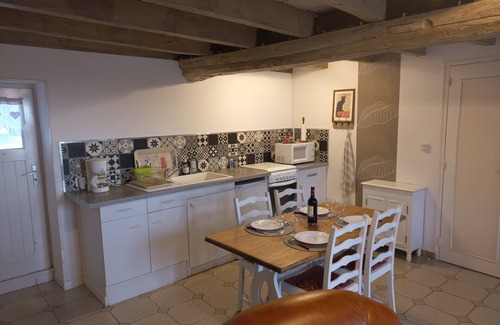 Saint-Mars-sur-Colmont Casa | La Maison Fleurie, en casa de Marie y Emmanuel