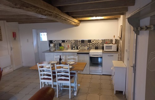Saint-Mars-sur-Colmont Casa | La Maison Fleurie, en casa de Marie y Emmanuel