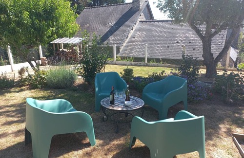 Saint-Mars-sur-Colmont Casa | La Maison Fleurie, en casa de Marie y Emmanuel