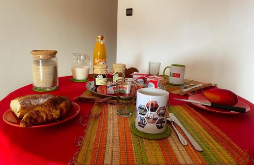 Ambohibao Casa | La maison aux chapeaux